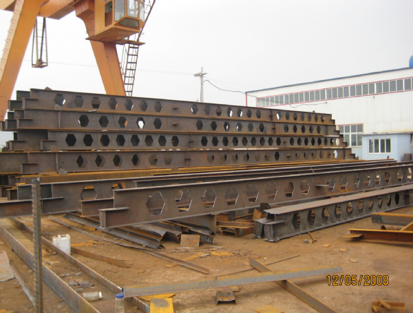 萊鋼寬厚板蜂窩檁條